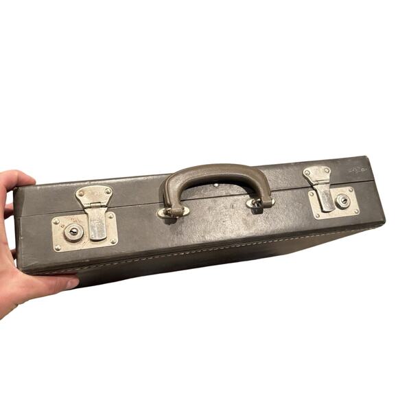 Vintage Gray Stitched Briefcase Brief Case Hard Shell Silver Accents - BUB - Picture 2 of 8